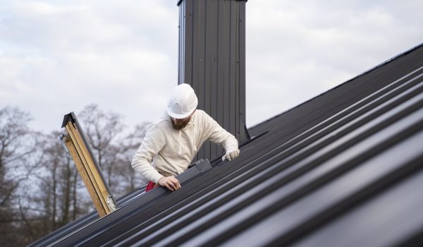 medium-shot-man-working-roof